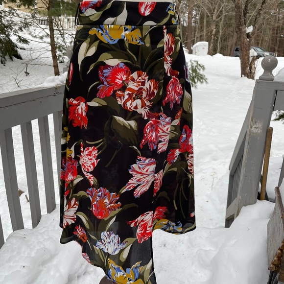 ZARA Floral Offset Slit Skirt. - Picture 5 of 12